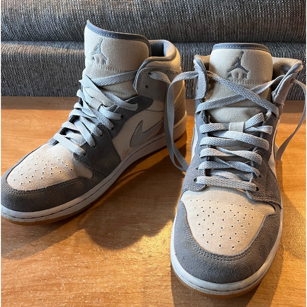 Nike Air Jordan 1 Mid SE', size 11, almost brand new, beige/grey.